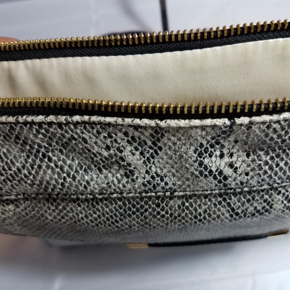Pre-Loved Snake print Crossbody - Picture 5 of 7